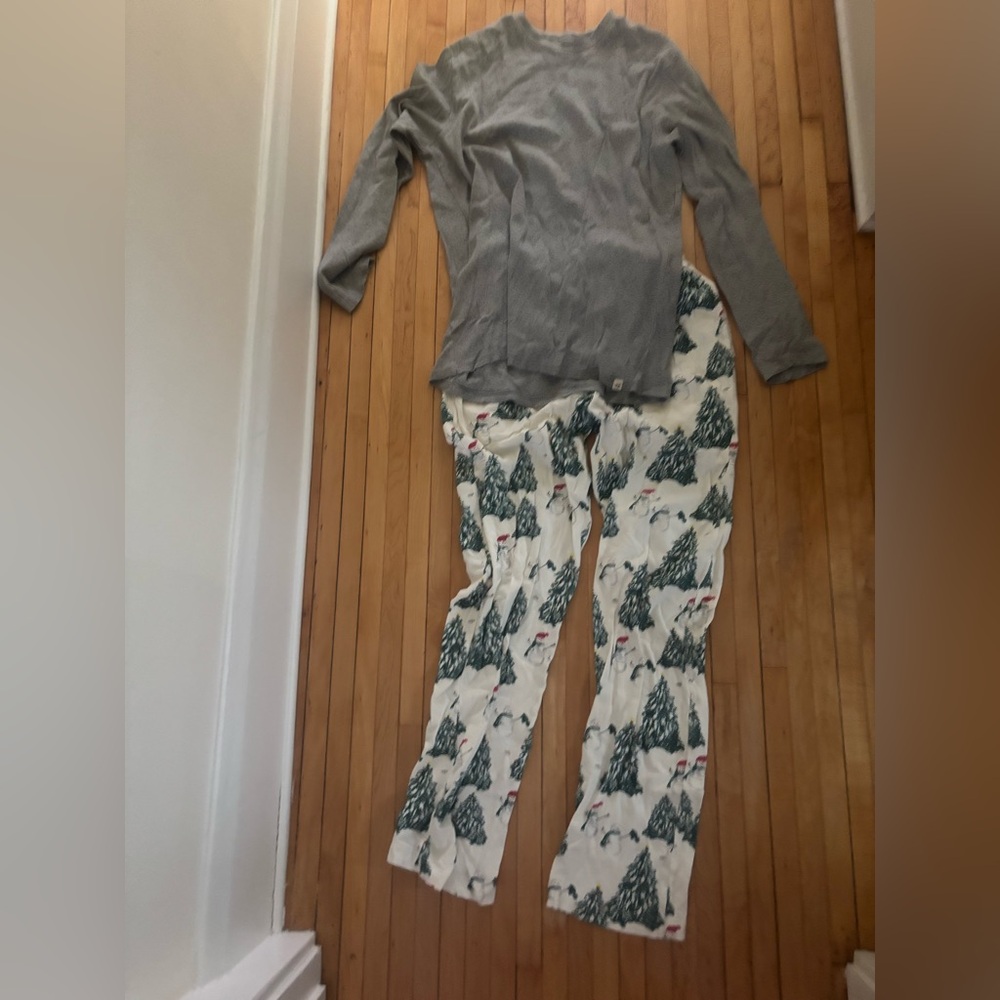 Men’s XL Burt’s bees pjs in snowmen and trees print